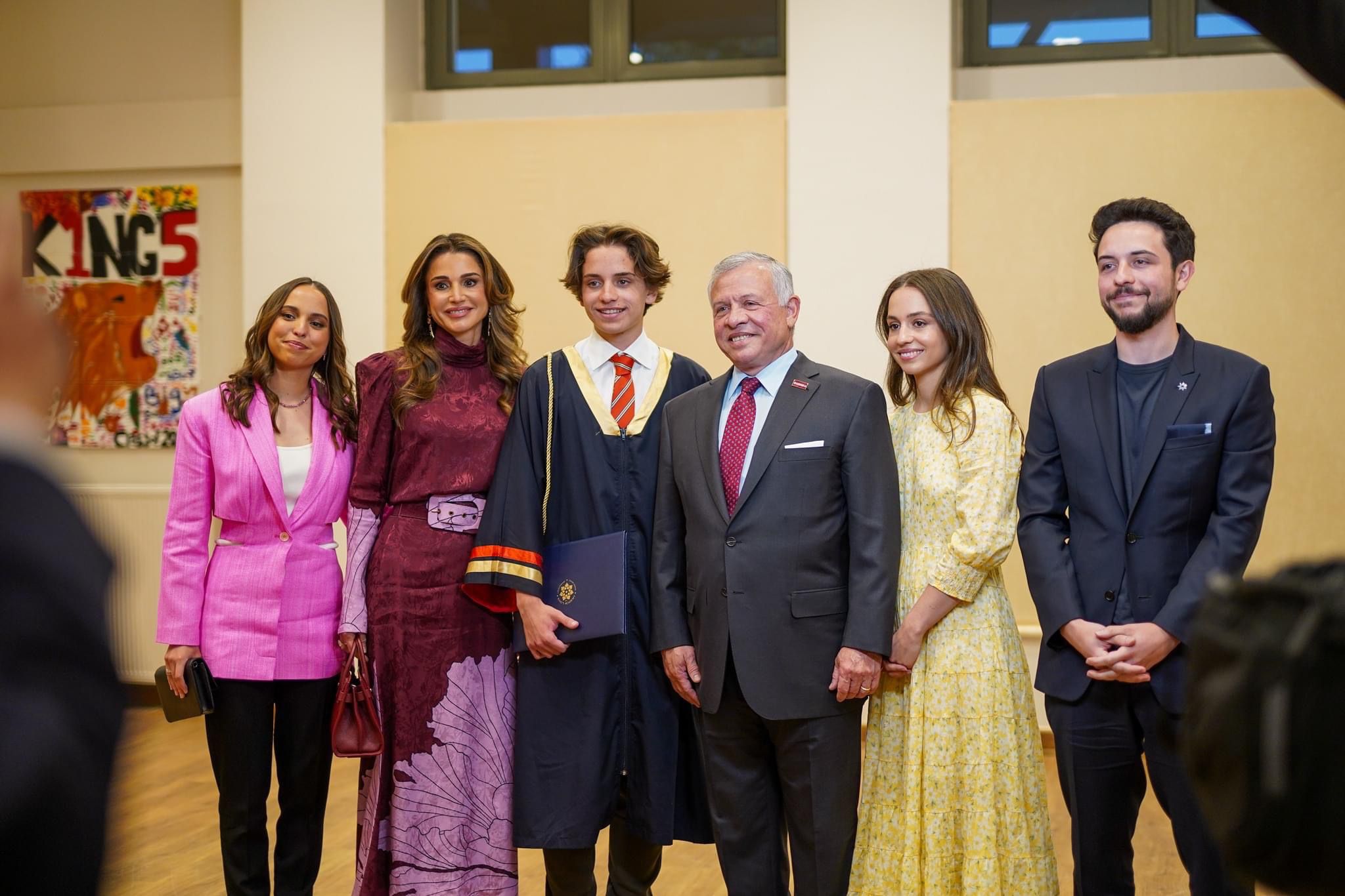 الملكة رانيا خلال حفل تخرج ابنها هاشم