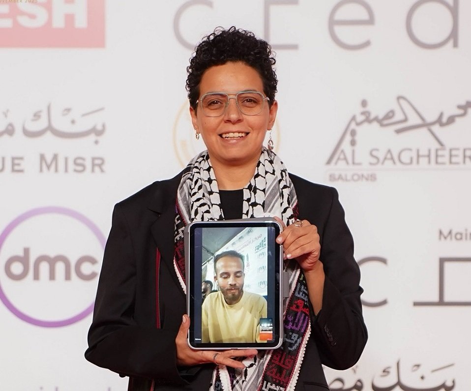 "ضايل عنا عرض" .. مي محمود سعد توثق قوة الفن في غزة