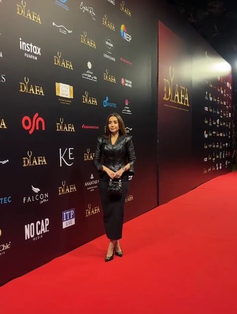 الفنانة هنا الزاهد بإطلالة رسمية في مهرجان DIAFA بدبي.