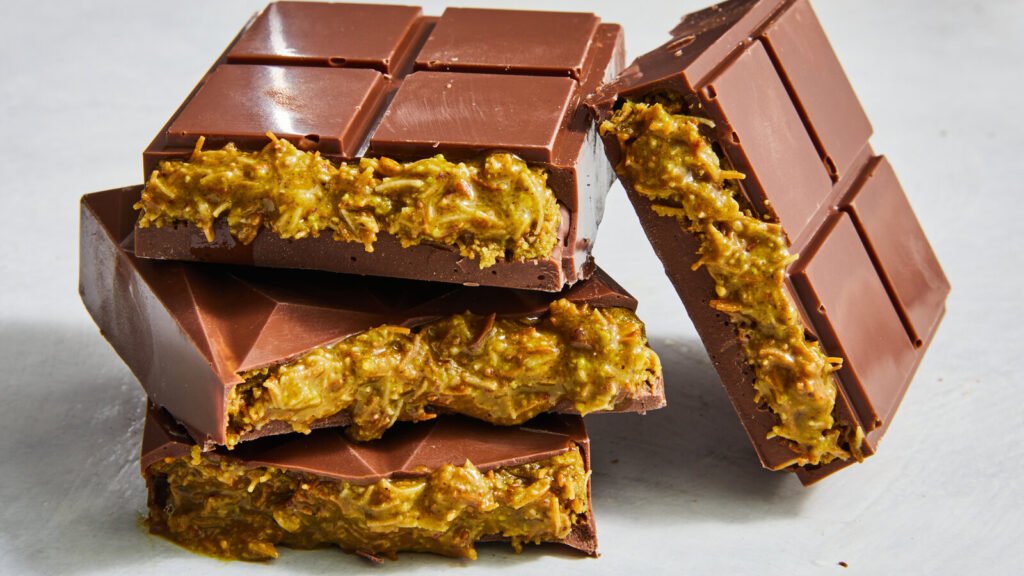 Viral Dubai pistachio chocolate bar with fix desert style.