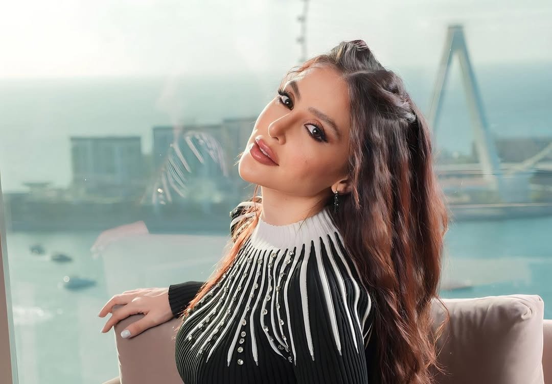 بين الرقي والبساطة والكلاسيكية.. أجمل إطلالات مرام علي نجمة مسلسل "2 قهوة"