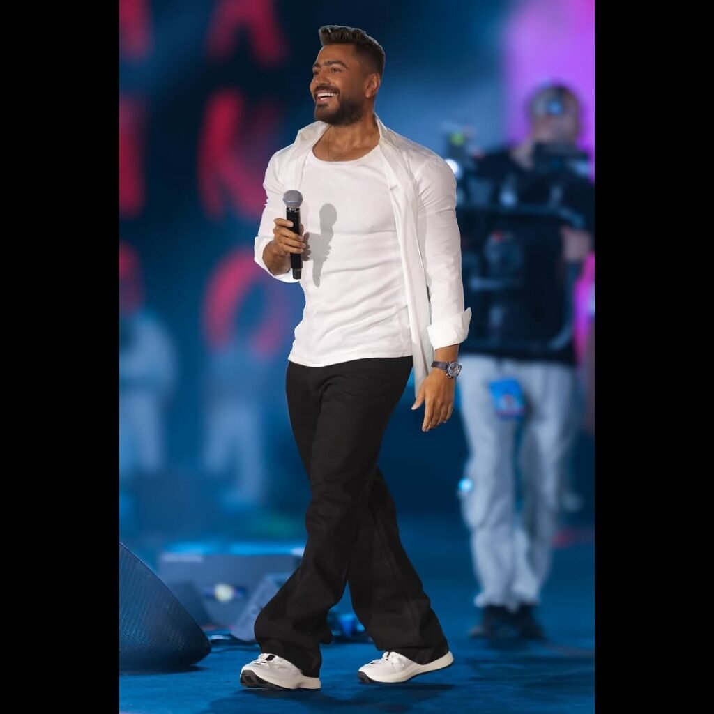 الفنان تامر حسني يمر بأزمة صحية وتطالبه أنغام بالدعاء له.