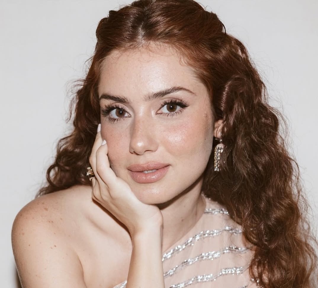 ذوق راق وبصمة مميزة: كيف تأسر جيهان الشماشرجي الأنظار بأزيائها؟