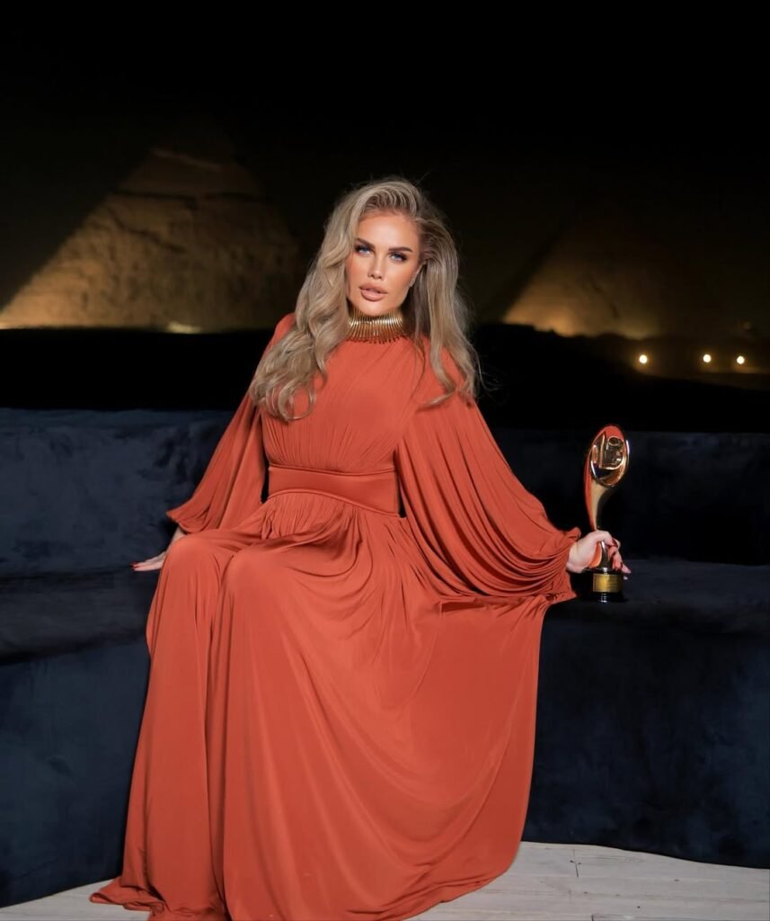 الفنانة نيكول سابا تتألق بعد فوزها بجوائز عن دورها في مسلسل وتقابل حبيب.