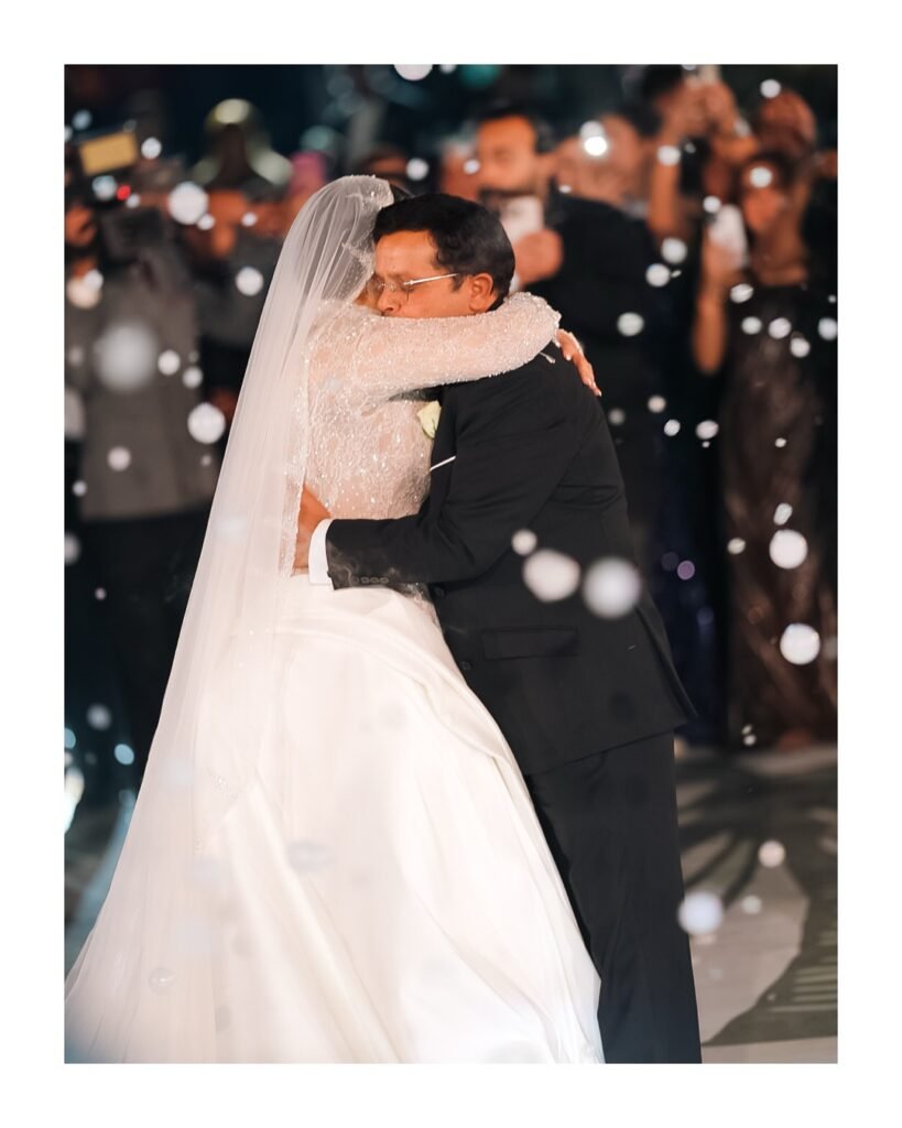 لحظة مؤثرة بين محمد هنيدي وابنته فريدة أثناء الرقص.