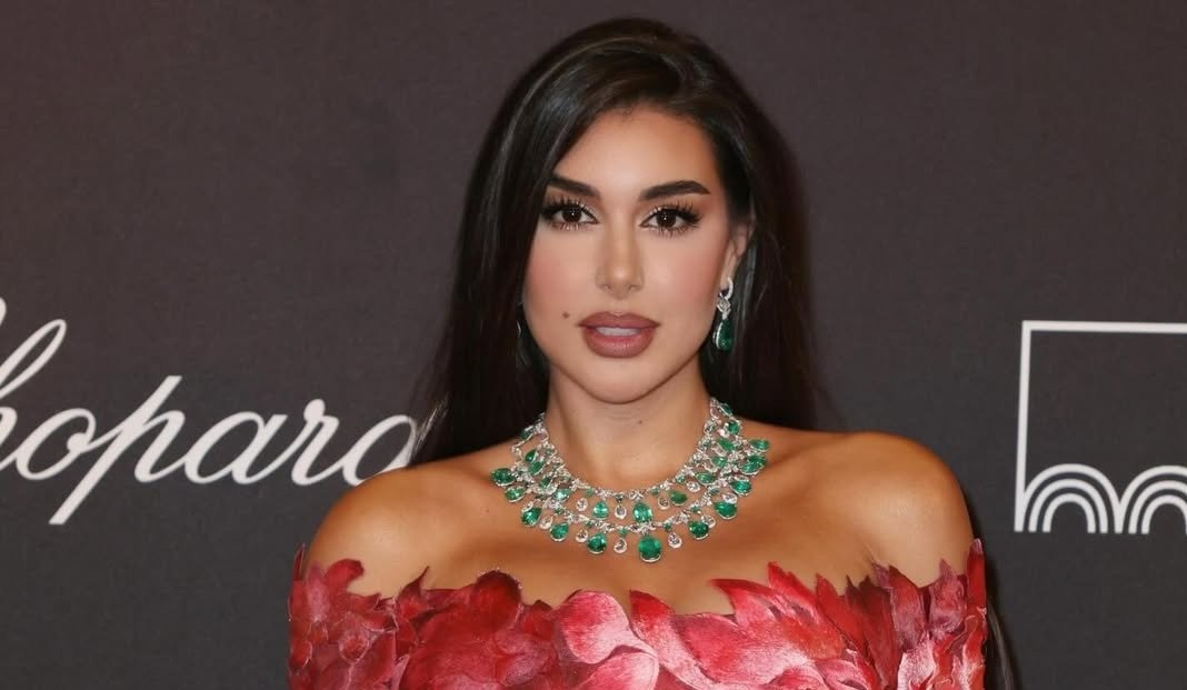 أزياء ومجوهرات فاخرة: آنا دي أرماس وجولييت بينوش وياسمين صبري بإطلالات لا تُنسى في البحر الأحمر