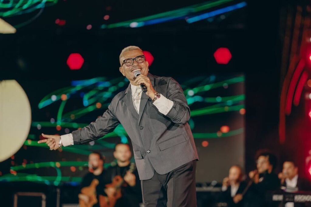 عمرو دياب يستعد لحفله في الكويت.