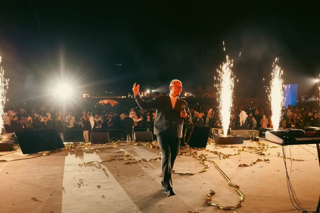 عمرو دياب في حفله الناجح بأبوظبي.