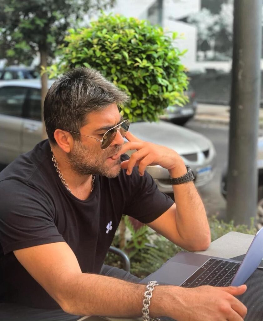 ملك الرومانسية وائل كفوري يوجه رسالة لجمهوره في السعودية.