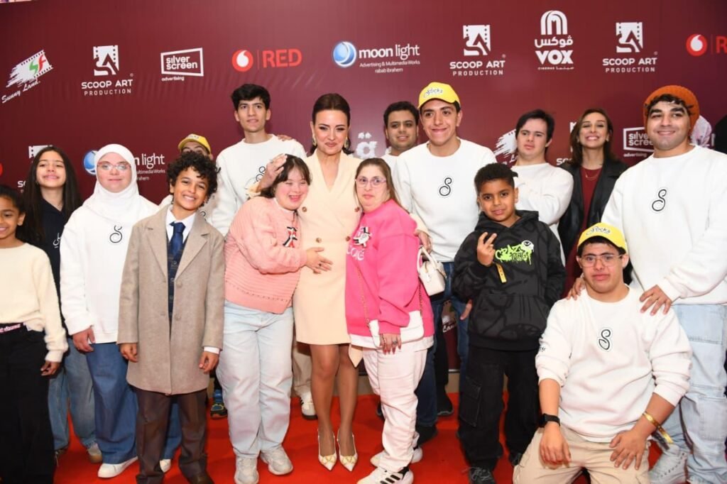 أبطال وصناع فيلم خريطة رأس السنة وتامر عاشور في لقطة جماعية.