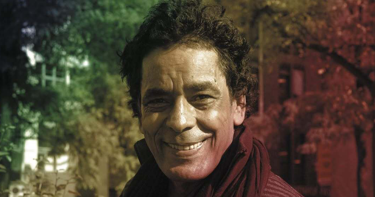 أول ظهور بعد الأزمة الصحية… لقاء ودي يجمع محمد منير بفريق "واما"