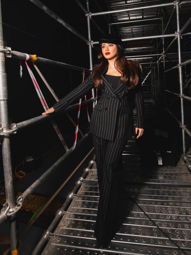 رحمة رياض ببدلة سوداء من Dolce & Gabbana