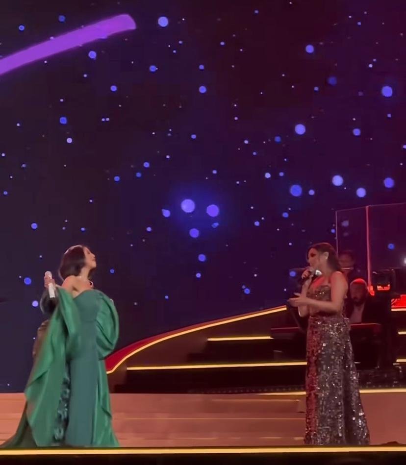 أنغام تغني مع النجمة العالمية توني براكستون في الرياض.