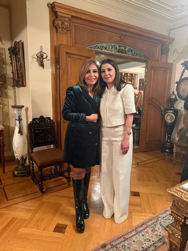 ماجدة الرومي مع الإعلامية لميس الحديدي خلال احتفائها في القاهرة
