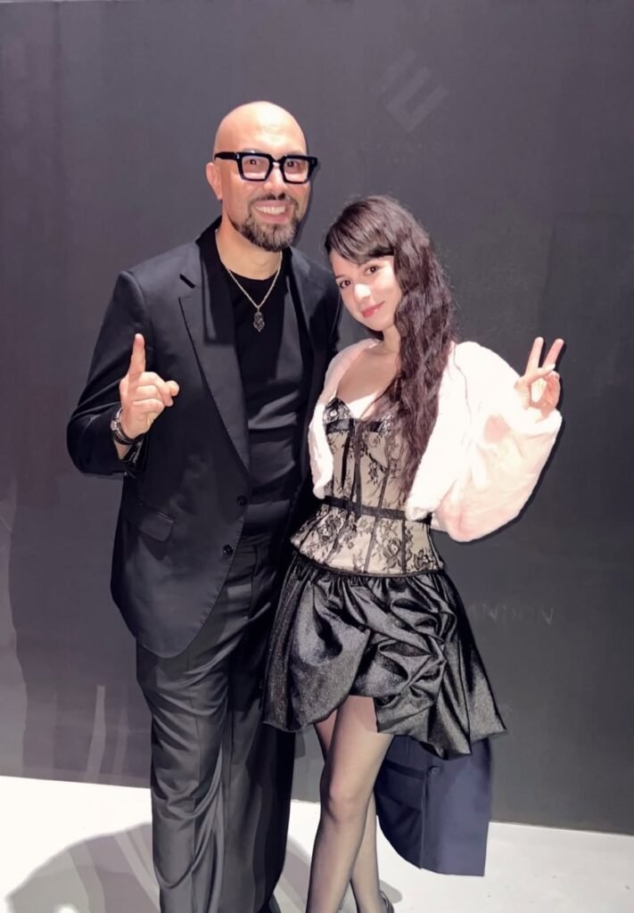 مصمم الأزياء المغربي عصام وشمة بكواليس العرض