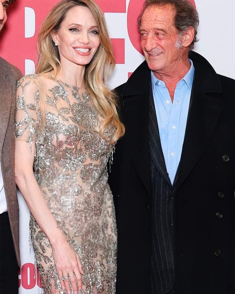 أنجلينا جولي خلال العرض الخاص لفيلم Couture في باريس