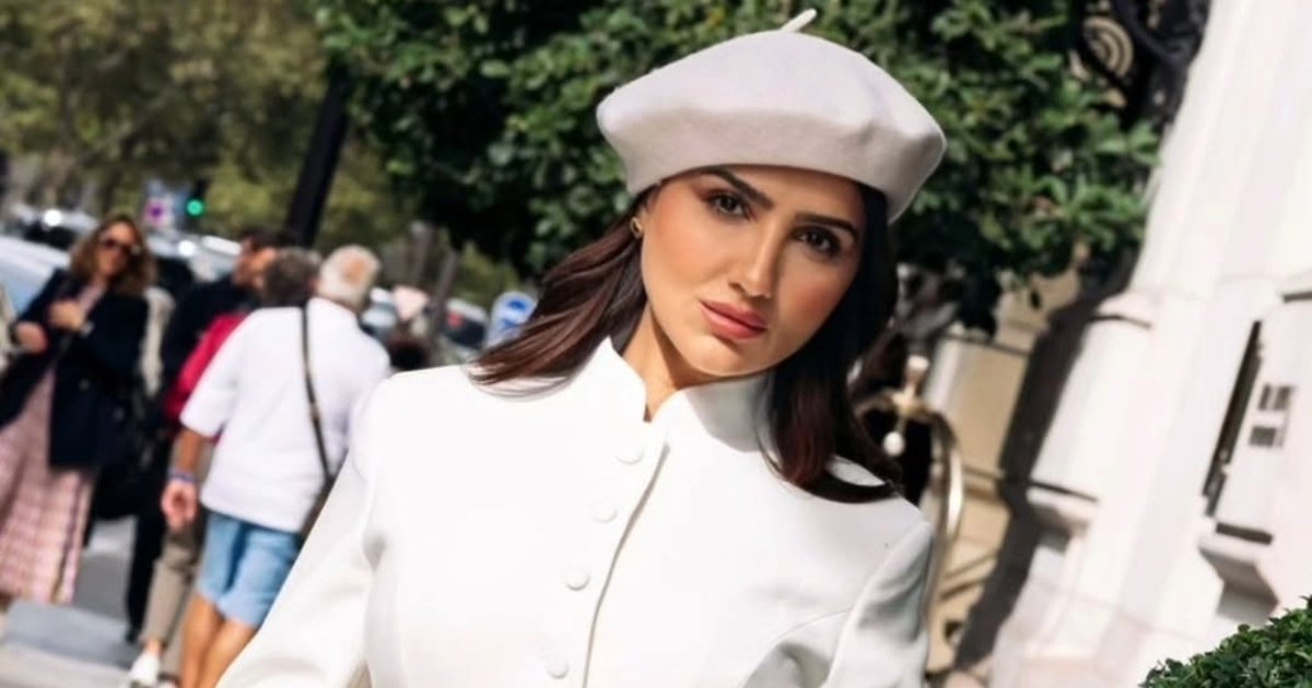 مي عمر في أول ظهور بعد وفاة والدها.. وتتلقى الدعم من زملائها