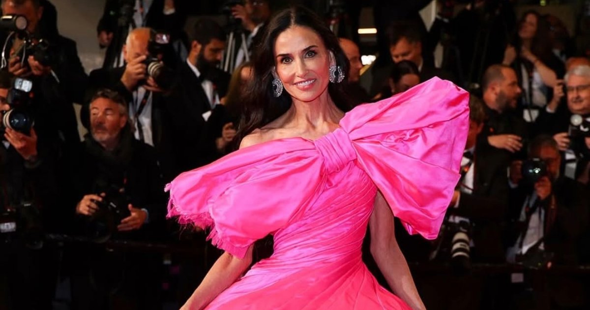 ديمي مور تثير جدلًا واسعًا بإطلالاتها الاستثنائية في مهرجان كان السينمائي 2026