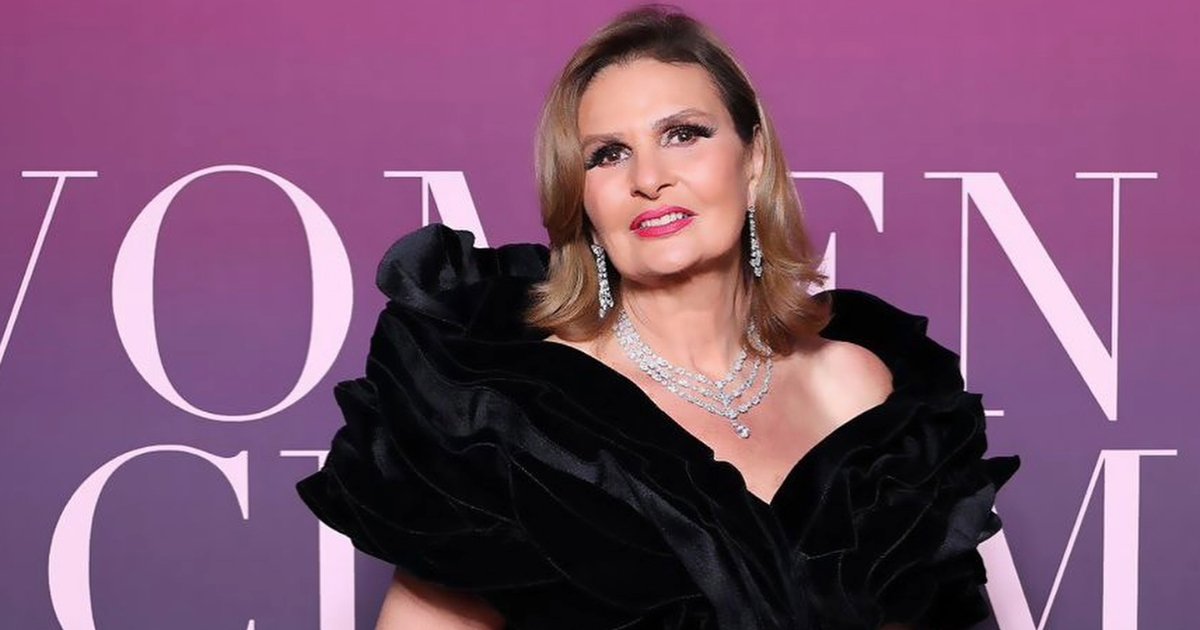 بلمسة كلاسيكية.. يسرا تتألق في عرض أزياء دار Balenciaga بأسبوع الموضة في باريس