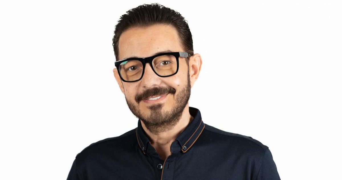 أحمد زاهر: النجاح لا يقاس بالمال أوالشهرة.. وأنتظر حفيدتي